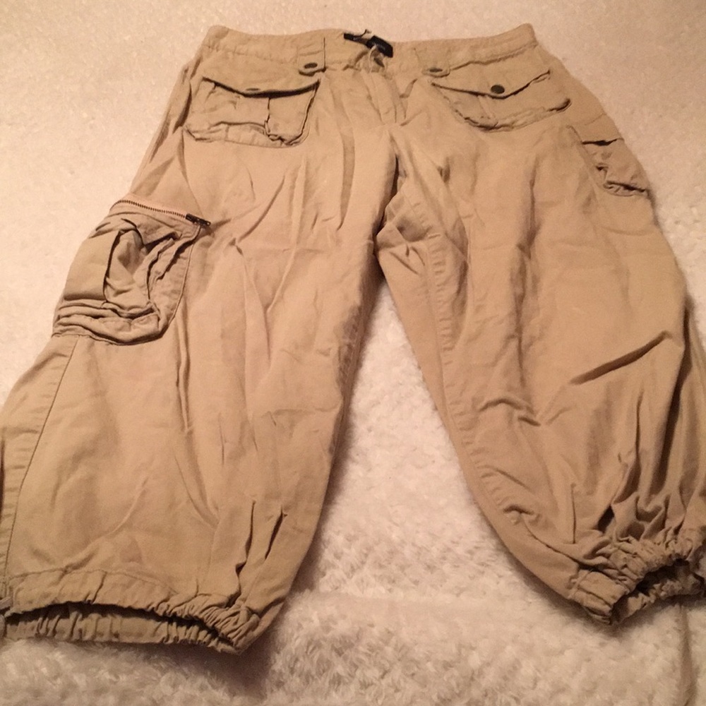MODA International Cargo Capris Size 10